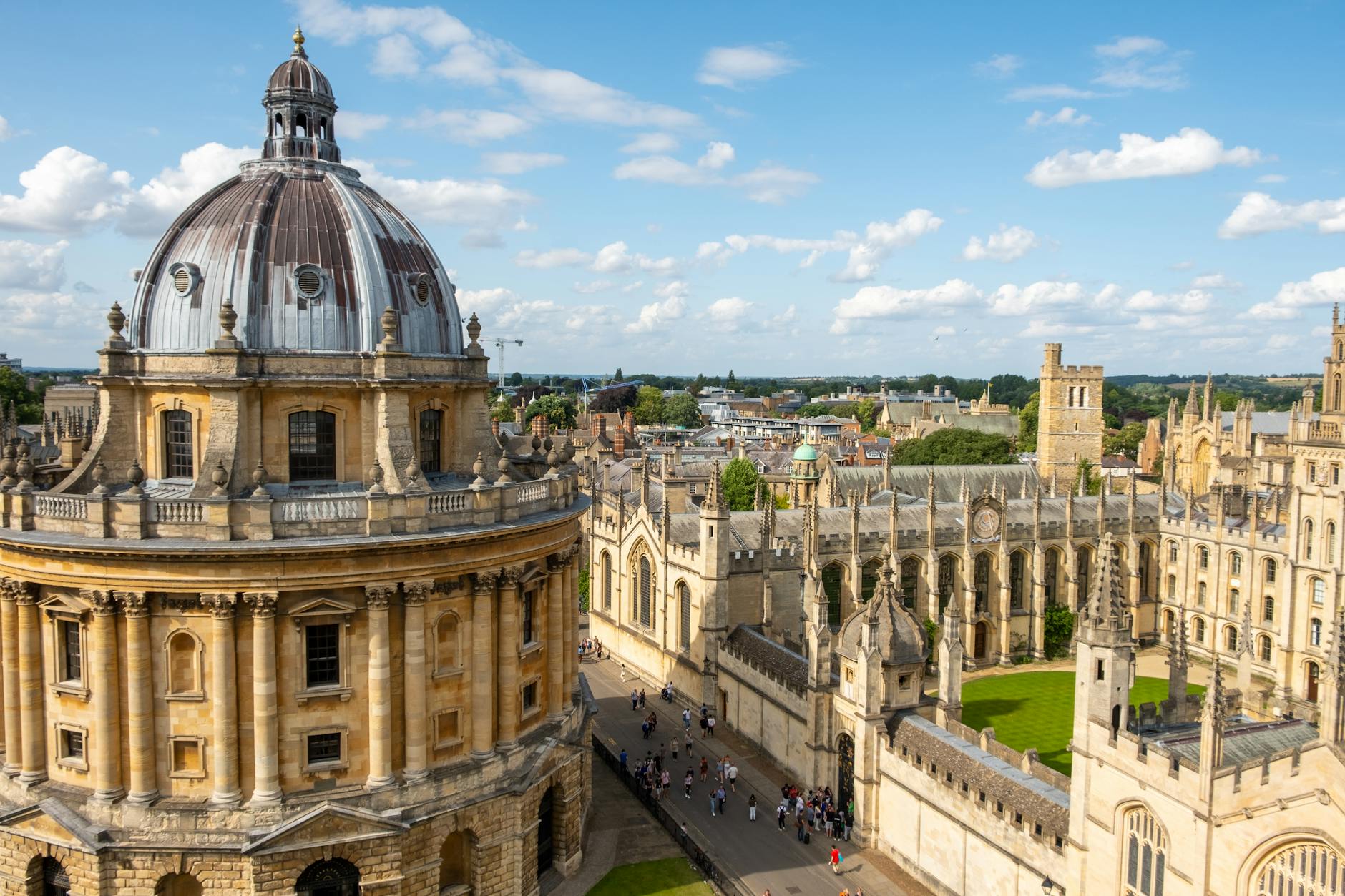 2026年英国留学中介费用怎么算：一份核查思路