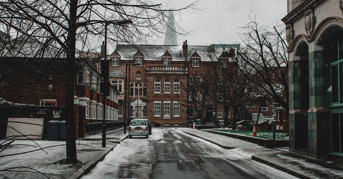 'KCL vs 爱丁堡大学 2026:录取数据与城市体验对比'